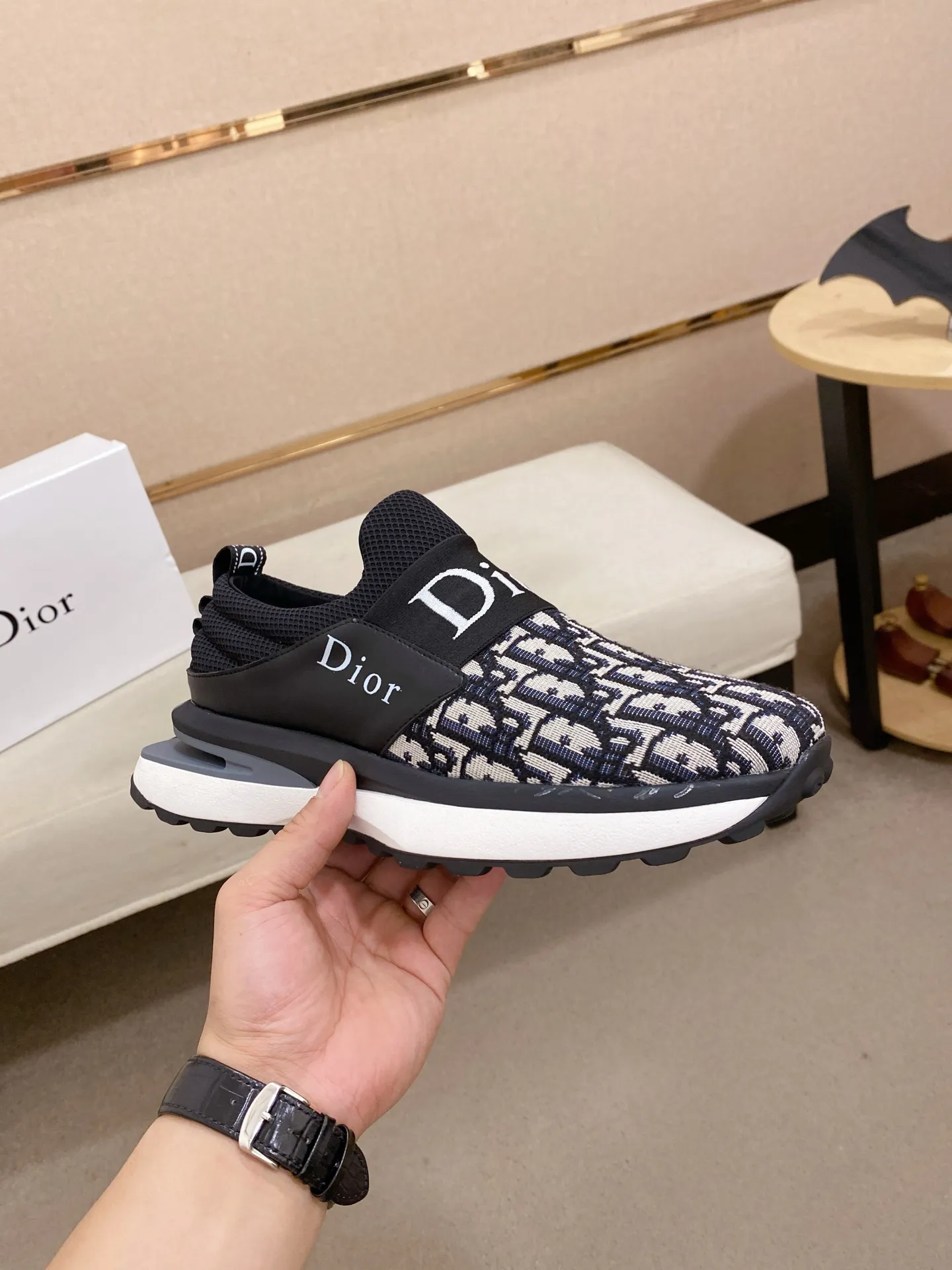 Men's shoes💰: 462💰 [Dior·Dior] New casual sports style men's shoes, new spring and summer design, perfect workmanship, lace-up style to create wardrobe quality, upper: imported first-layer cowhide, sheepskin lining is soft and comfortable, ultra-light TPU wear-resistant outsole, simple, versatile fashion men's shoes, excellent color code number 38--44. Can be customized 45 non-returnable